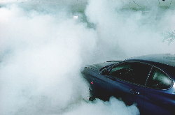 Auto im dichten Nebel