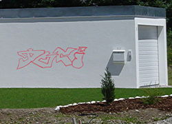 Garage mit Graffito