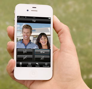 Smartphone-Display mit Bild der Haustürkamera