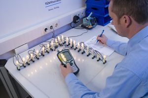 Lichterkettentest beim TÜV Rheinland