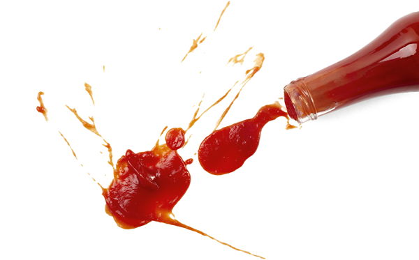 (Foto: Ketchup spritzt auf die Wand) 