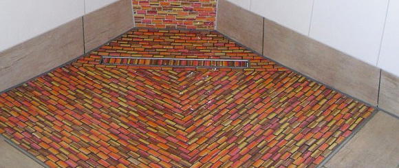 Foto: Bodengleiche Dusche mit Mosaik gefliest