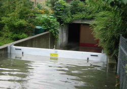 Hochwasserschutz vor Tiefgaragen-Einfahrt