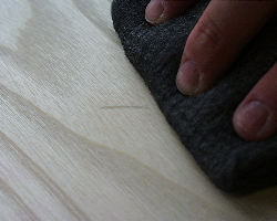 Holz mit Schleifpad überschleifen